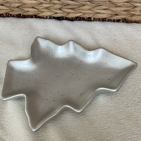 Pier 1 Silver Metallic Christmas Tree Trinket Dish Soap Dish or Serving Dish - Picture 4 of 5